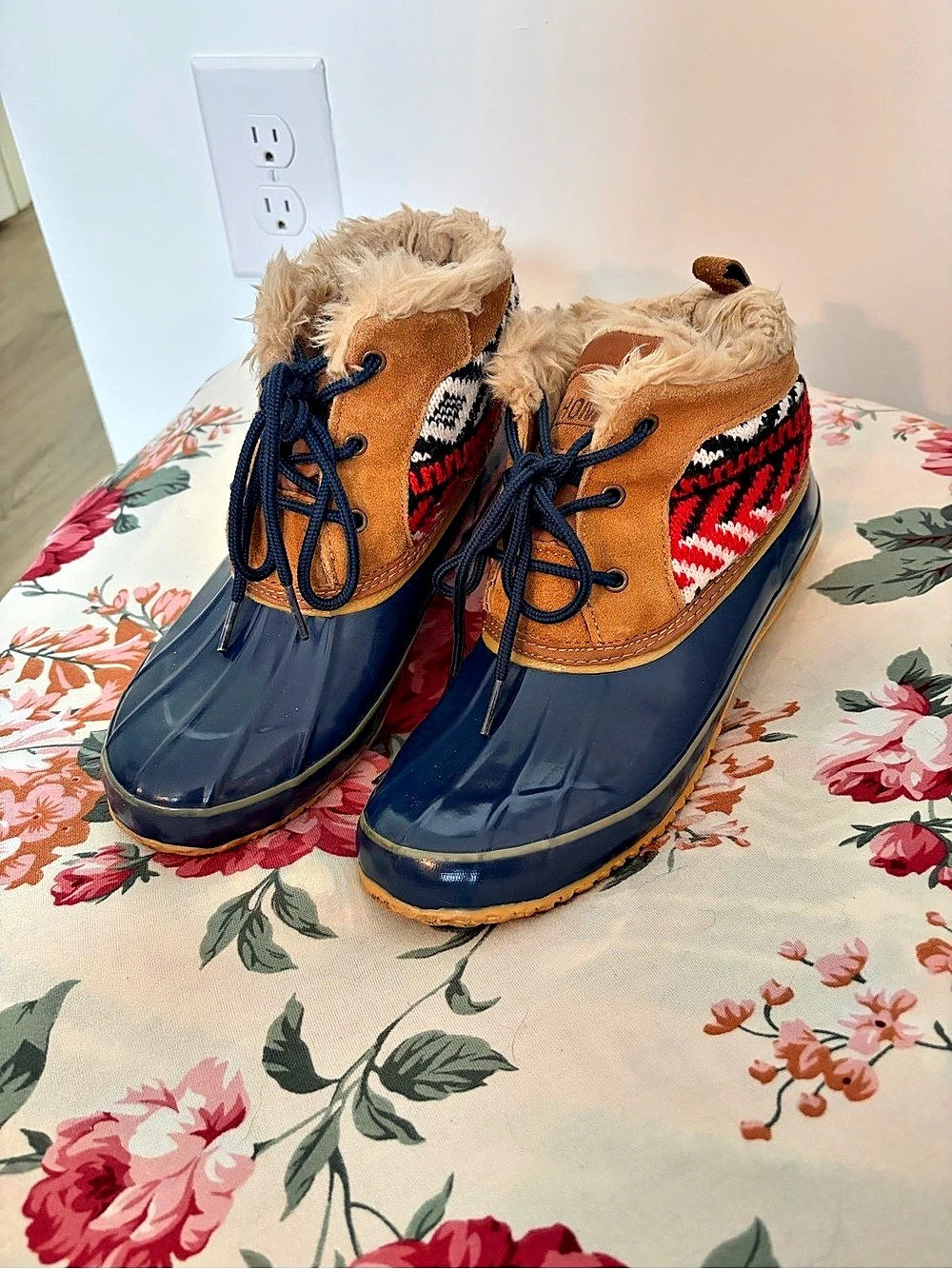 Khombu Jazzy Fair Isle Faux Fur Duck Boots Navy Tan Women’s 8